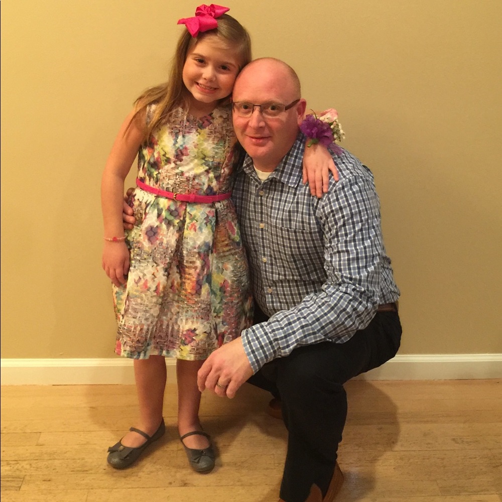 Girls Textured Abstract Belted V-Neck Dress